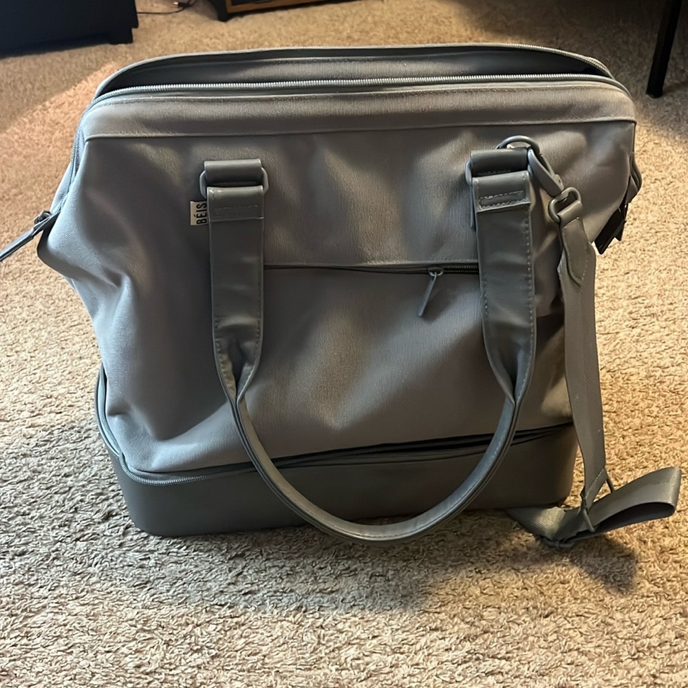 Beis - The Mini Weekender In Grey